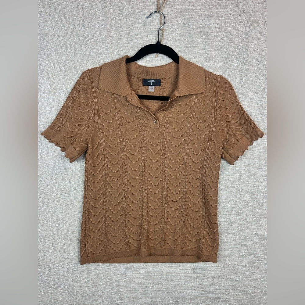 Tahari Size M Short Sleeve Collared Scalloped Hem Woven Knit 70s Style Shirt